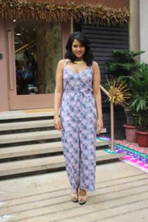 Sameera Reddy feet photo thumbnail
