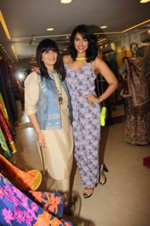 Sameera Reddy feet photo thumbnail