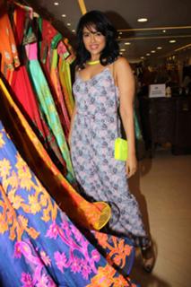 Sameera Reddy feet photo thumbnail