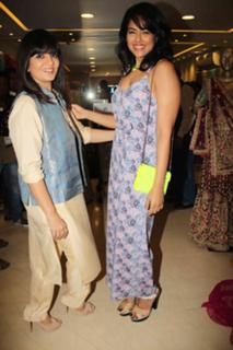 Sameera Reddy feet photo thumbnail