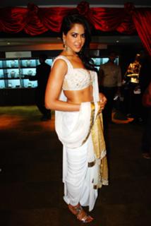 Sameera Reddy feet photo thumbnail