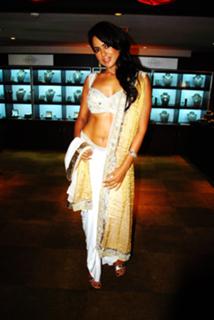 Sameera Reddy feet photo thumbnail