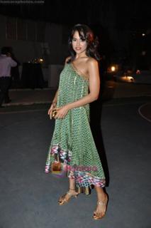 Sameera Reddy feet photo thumbnail