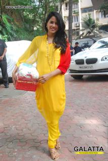 Sameera Reddy feet photo thumbnail