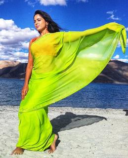 Sameera Reddy feet photo thumbnail