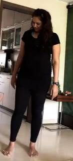 Sameera Reddy feet photo thumbnail