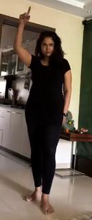 Sameera Reddy feet photo thumbnail