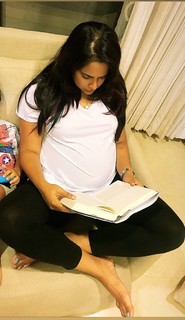 Sameera Reddy feet photo thumbnail