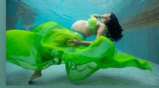 Sameera Reddy feet photo thumbnail