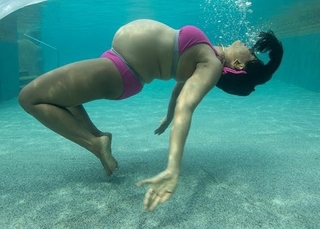 Sameera Reddy feet photo thumbnail