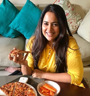 Sameera Reddy feet photo thumbnail