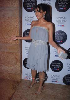 Sameera Reddy feet photo thumbnail