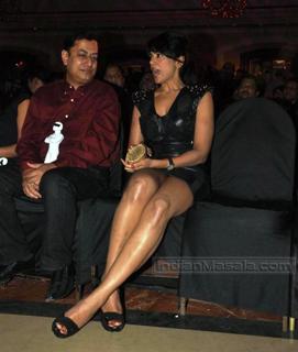 Sameera Reddy feet photo thumbnail