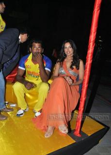 Sameera Reddy feet photo thumbnail