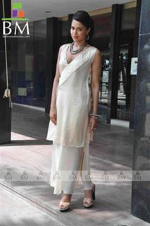 Sameera Reddy feet photo thumbnail