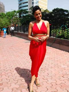 Sameera Reddy feet photo thumbnail