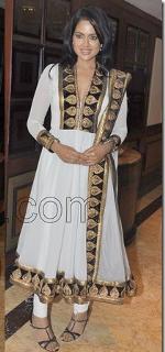 Sameera Reddy feet photo thumbnail