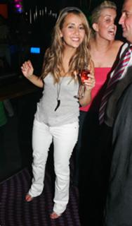 Samia Longchambon feet photo thumbnail