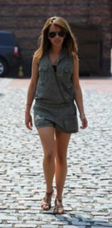 Samia Longchambon feet photo thumbnail