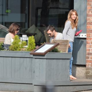 Samia Longchambon feet photo thumbnail