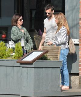 Samia Longchambon feet photo thumbnail