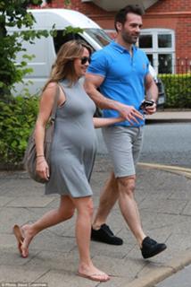 Samia Longchambon feet photo thumbnail