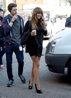 Samia Longchambon feet photo thumbnail