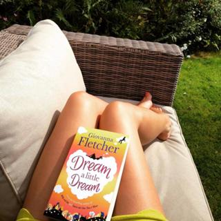 Samia Longchambon feet photo thumbnail