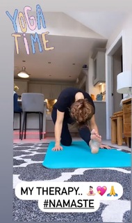 Samia Longchambon feet photo thumbnail