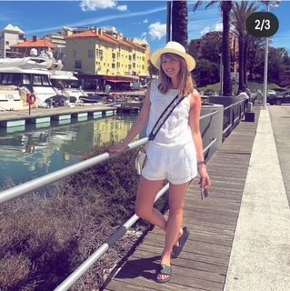 Samia Longchambon feet photo thumbnail