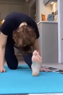 Samia Longchambon feet photo thumbnail