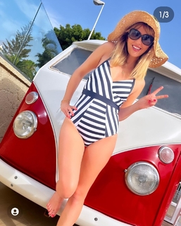 Samia Longchambon feet photo thumbnail