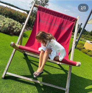 Samia Longchambon feet photo thumbnail