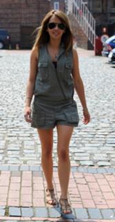 Samia Longchambon feet photo thumbnail