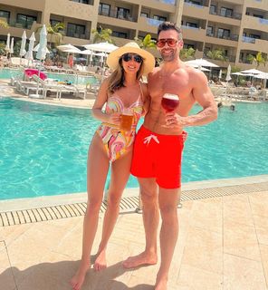 Samia Longchambon feet photo thumbnail