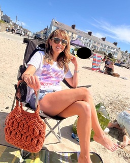 Samia Longchambon feet photo thumbnail