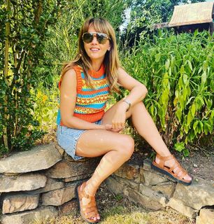 Samia Longchambon feet photo thumbnail