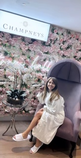 Samia Longchambon feet photo thumbnail