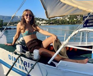 Samia Longchambon feet photo thumbnail