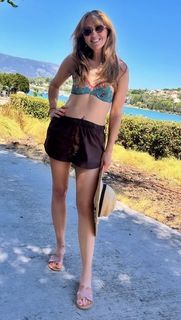 Samia Longchambon feet photo thumbnail