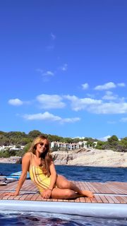 Samia Longchambon feet photo 1