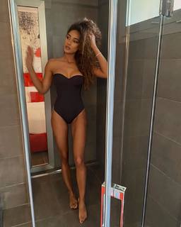 Samira Lui feet photo thumbnail
