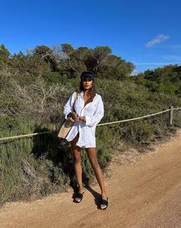 Samira Lui feet photo thumbnail