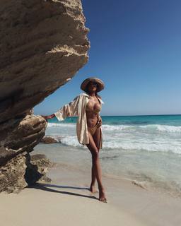 Samira Lui feet photo thumbnail