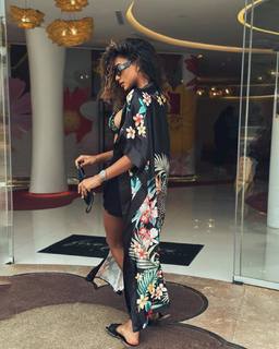Samira Lui feet photo thumbnail