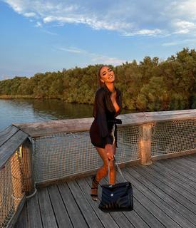 Samira Lui feet photo thumbnail