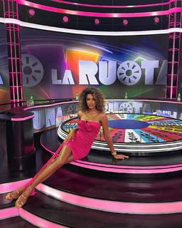Samira Lui feet photo thumbnail