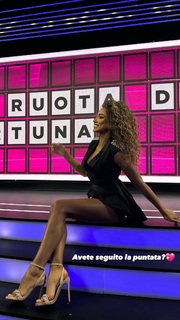 Samira Lui feet photo thumbnail