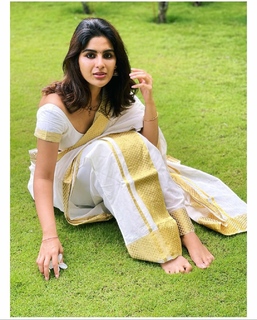 Samyuktha Menon feet photo thumbnail