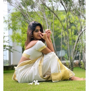 Samyuktha Menon feet photo thumbnail